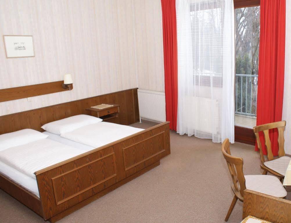 Zoechbauer Gaestehaus - Hotel Garni Kapelln Bagian luar foto